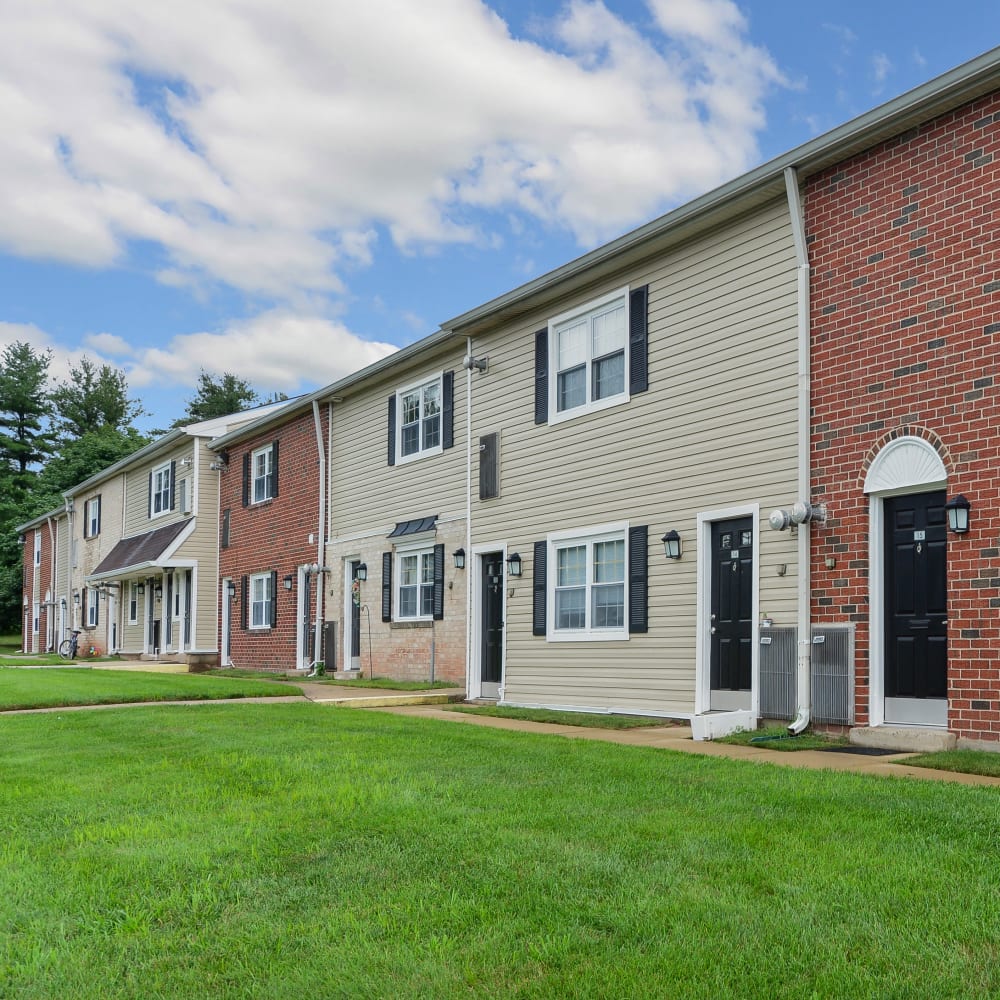 Building exterior at Briarcliffe Apartments & Townhomes in Lansing, Michigan