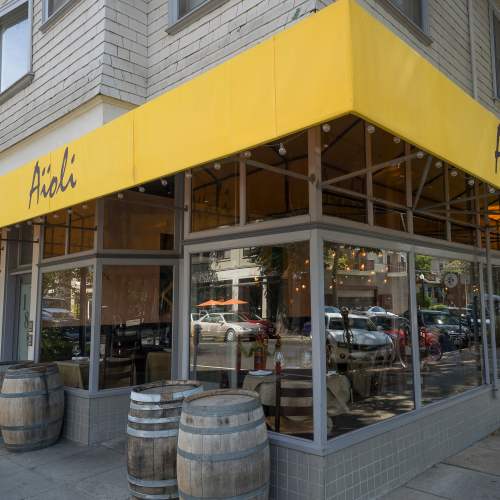 Bakery near 1801L Apartments in Sacramento, California