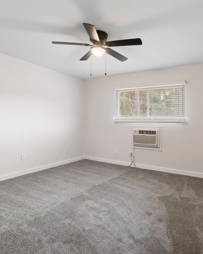 A ceiling fan and an ac unit in a bedroom at Cobbs Creek Apartment Homes in Decatur, Georgia
