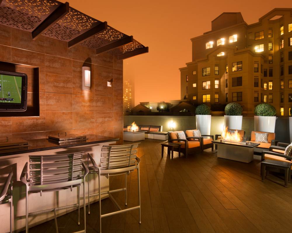 Rooftop lounge at Tower 737 Condominium Rentals in San Francisco, California