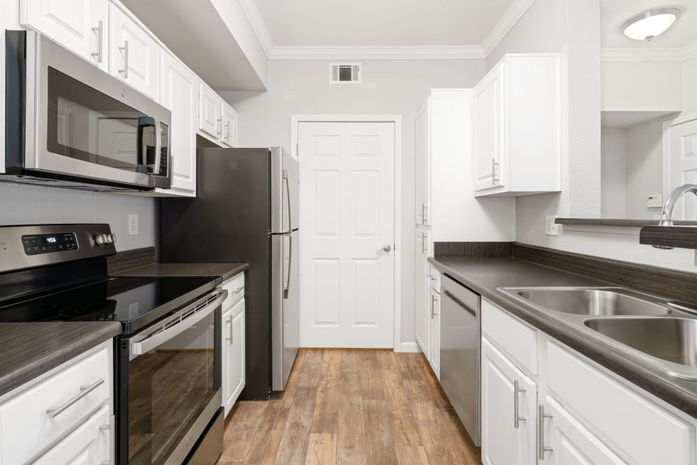 Apartments with a kitchen at River Oaks Apartment Homes