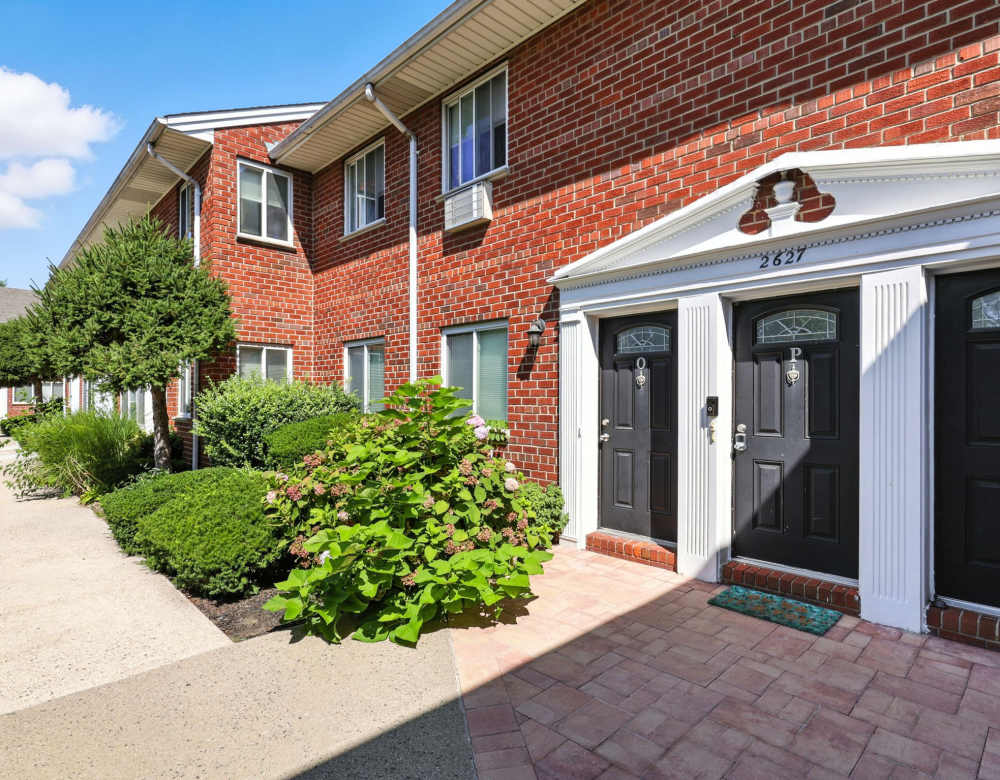 Exterior of Bellmore Manor Gardens | Apartments in North Bellmore, New York