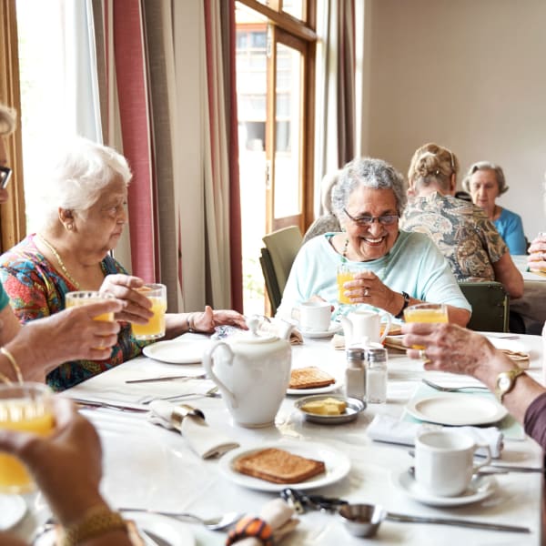 A group of residents enjoying a meal together at The Wellington Senior Living in Liberty, Missouri