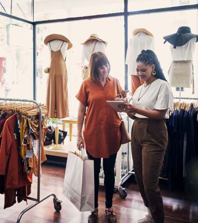 Resident shopping near Peachtree Apartments in Chesterfield, Missouri