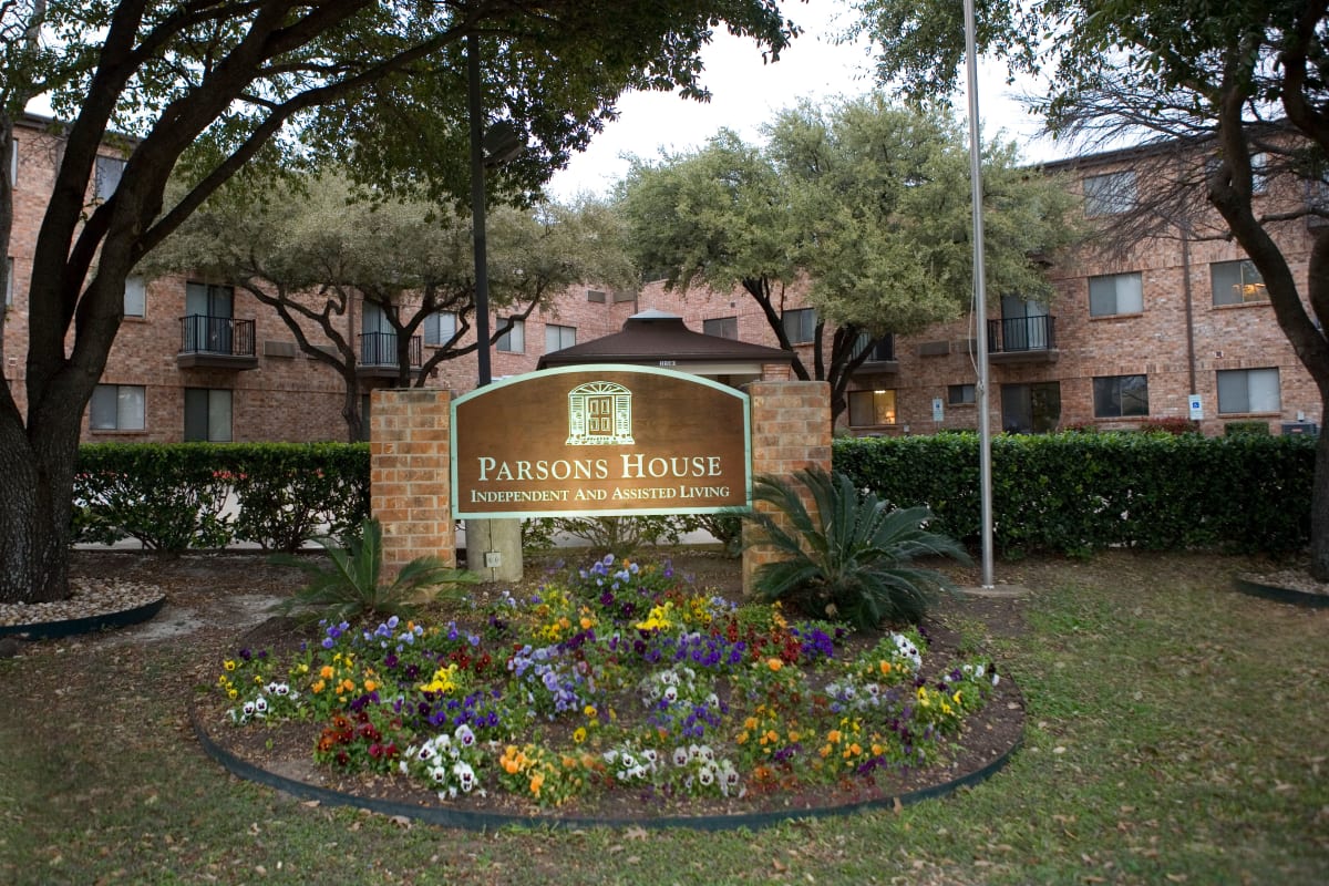 Apartment exterior at Parsons House Austin in Austin, Texas