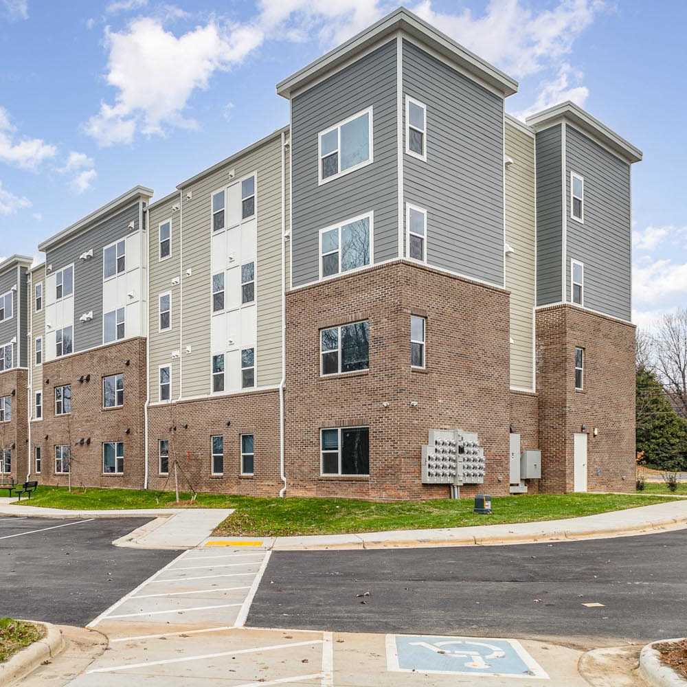 Exterior view of the apartment building at Galloway Crossing in Charlotte, North Carolina