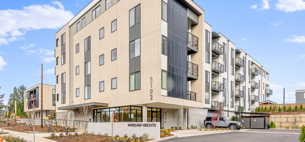 studio, 1, 2 & 3 bedrooms with balconies next to OHSU at Marquam Heights in Portland, Oregon