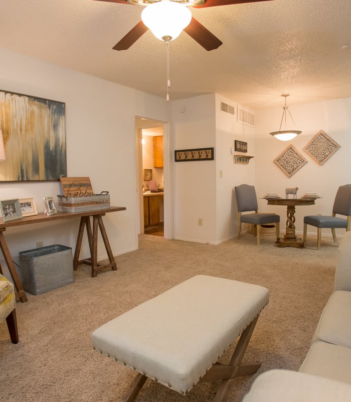 Carpeted living room at Cimarron Pointe Apartments in Oklahoma City, Oklahoma