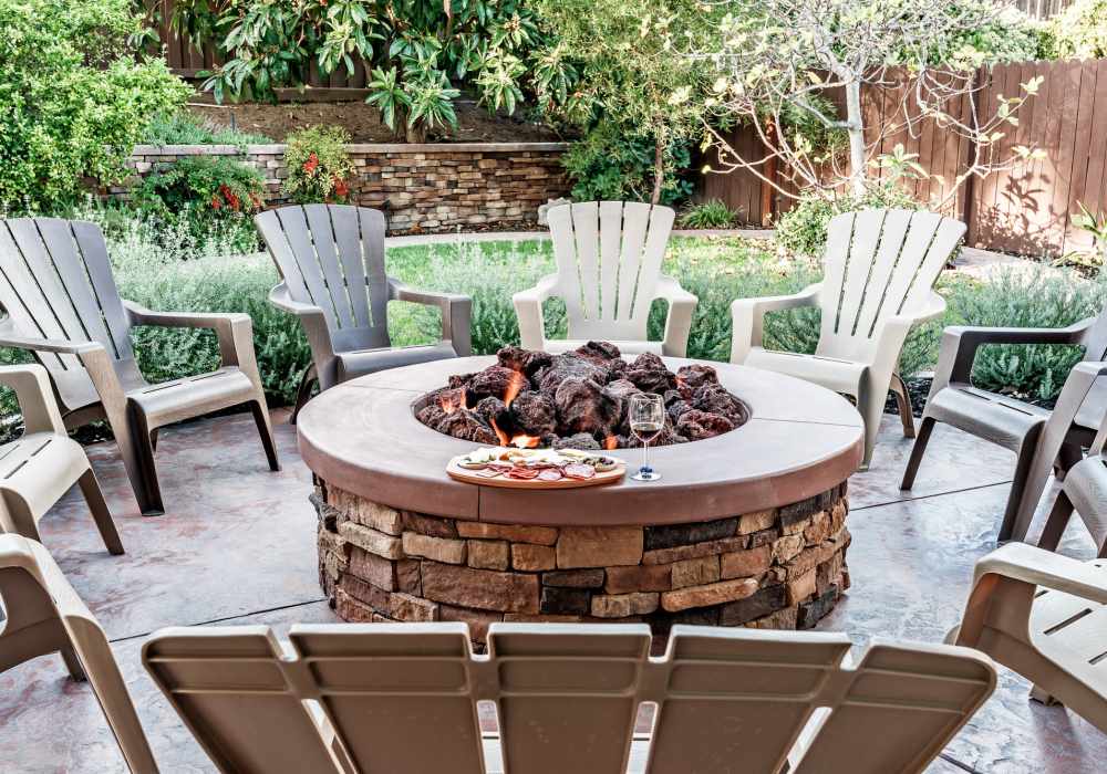 Barbeque area at Stonecreek Apartments in Katy, Texas