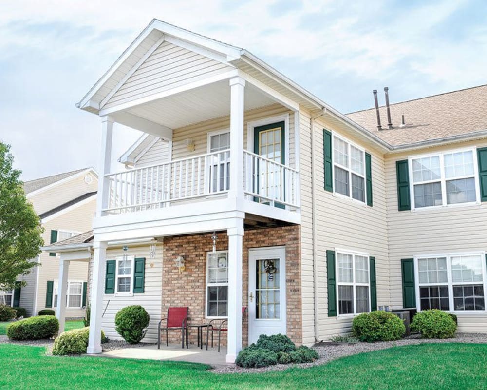 Building exterior with private patio and balcony at The Lakes of Beavercreek in Beavercreek, Ohio