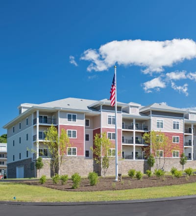 Lawn and grounds with walking paths at Keystone Place at Richland Creek in O'Fallon, Illinois