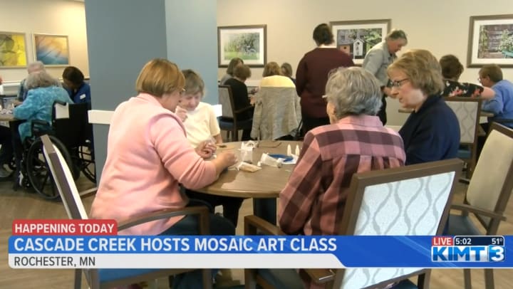 Cascade Creek Memory Care Holds an Art Class