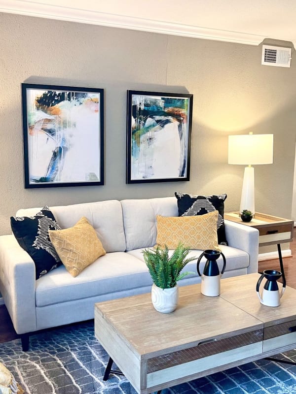 Living room with comfortable furniture at The Abbey at Energy Corridor in Houston, Texas
