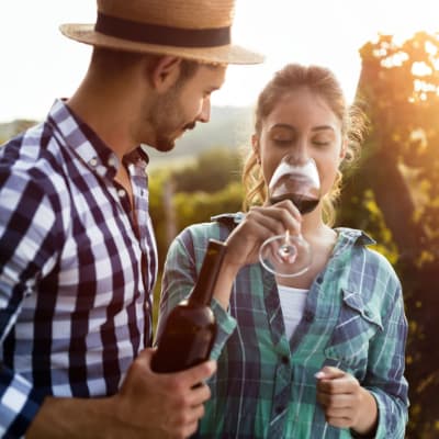 Man and woman enjoying some wine near Emerald Pointe Apartment Homes in Harvey, Louisiana