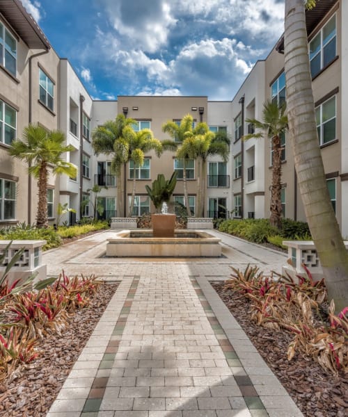 Link to neighborhood info for Amelia Westshore in Tampa, Florida