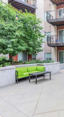 Outdoor courtyard area at Park Place Olde Town Apartments in Arvada,Colorado
