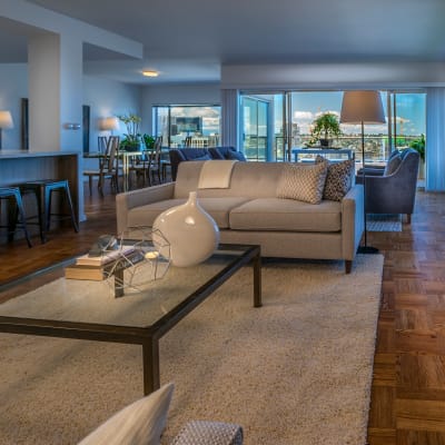 Comfortable living room in the spacious penthouse floor plan at Panorama Apartments in Seattle, Washington