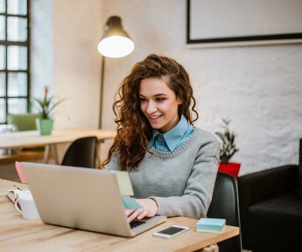 Resident on their laptop at Targa Real Estate Services, Inc. in Federal Way, Washington