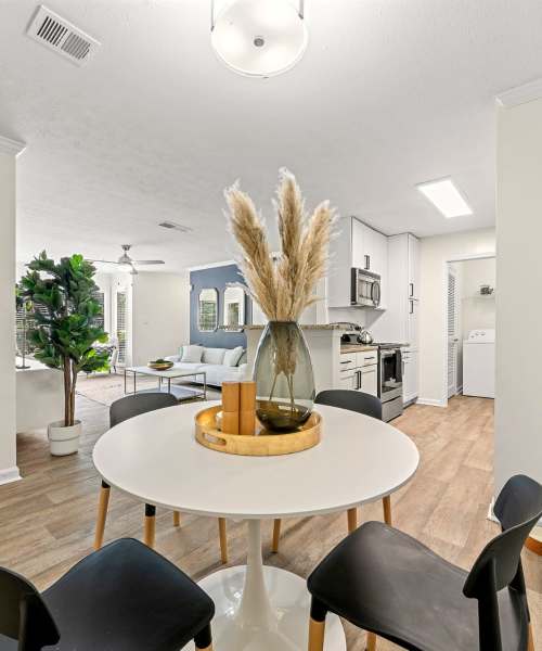 Virtual tour of Sterling Place Apartments in Columbus, OH