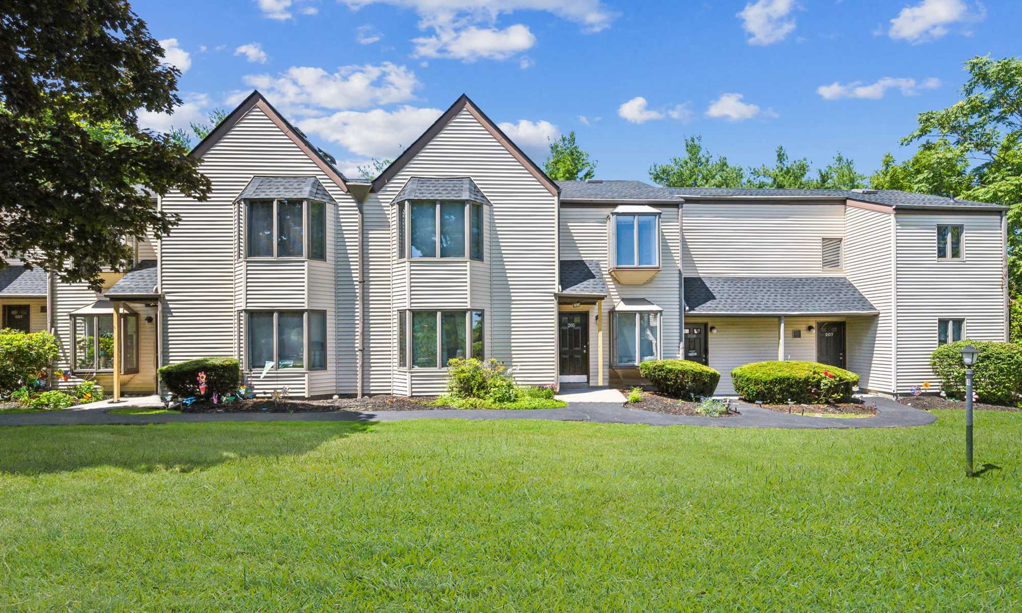 Apartments at Eagle Rock Apartments at Mohegan Lake in Mohegan Lake, New York