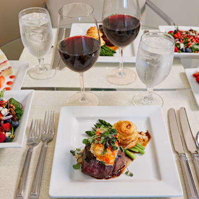 View our Dining options at All Seasons Rochester Hills in Rochester Hills, Michigan