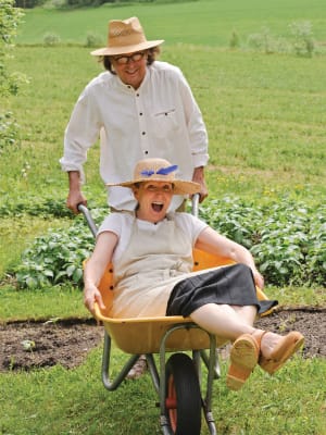 Residents enjoying the outdoors at Honeysuckle Senior Living in Hayden, Idaho
