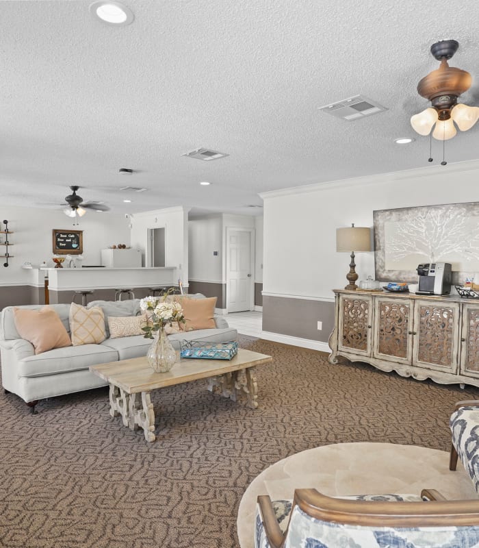 the Resident clubhouse with lounge seating at Cimarron Pointe Apartments in Oklahoma City, Oklahoma