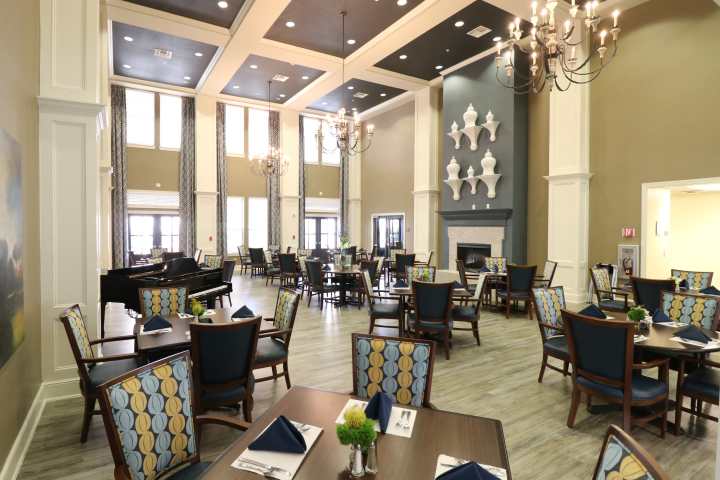 Experience refined dining at The Landing at Watermere Frisco. Our elegantly designed grand dining room features high ceilings, sophisticated chandeliers, and a cozy fireplace, creating a warm and inviting ambiance. Thoughtfully arranged tables with stylish seating offer residents a comfortable and luxurious dining experience. Enjoy chef-prepared meals in a beautifully decorated space that fosters community and connection.