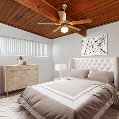 a bright bedroom at Norwich Manor in Norfolk, Virginia