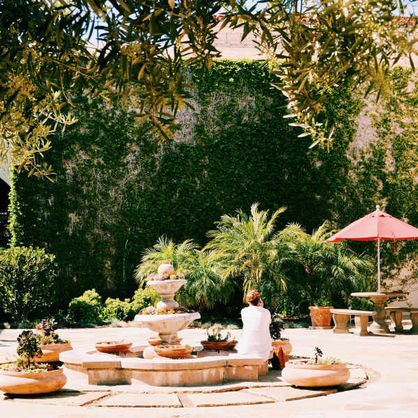 Explore the neighborhood around Kings Villages in Pasadena, California