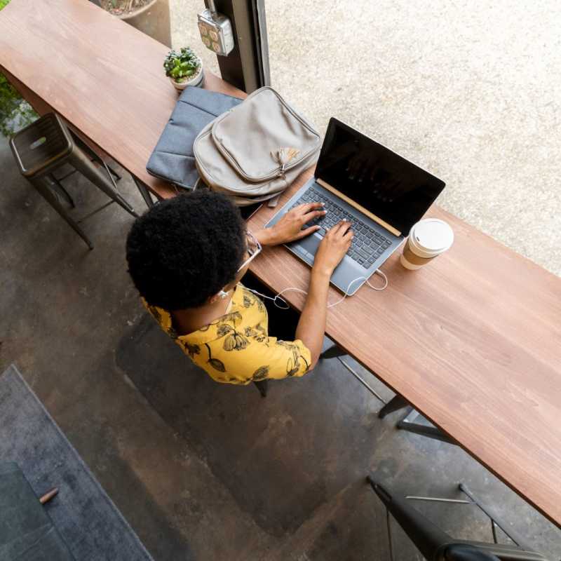 A future resident schedules a tour at Scotts Edge, Richmond, Virginia
