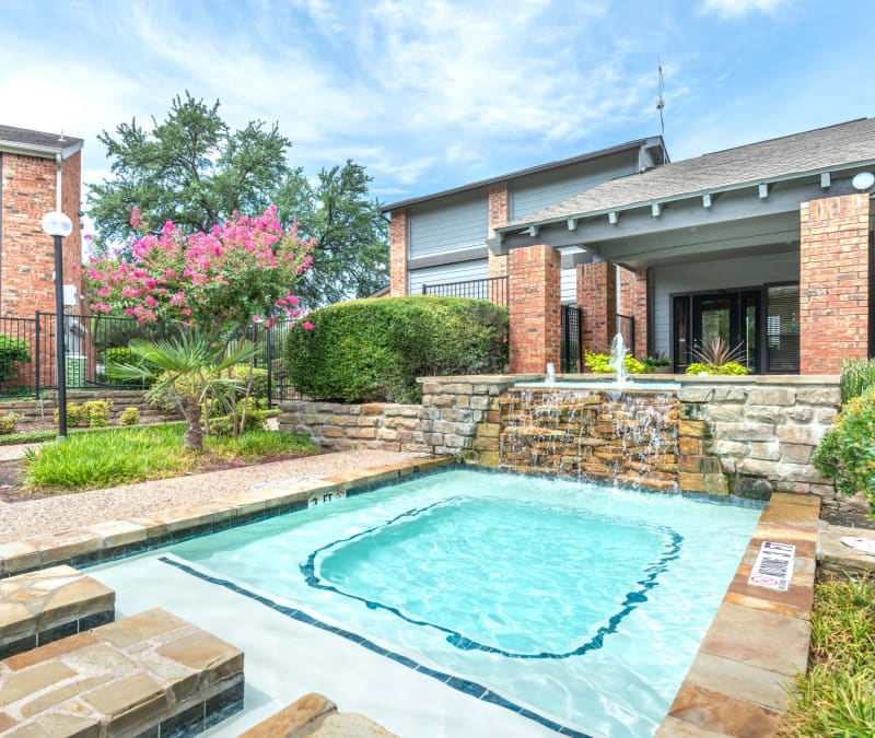 Amenities At The Madison Apartments With Fireplaces