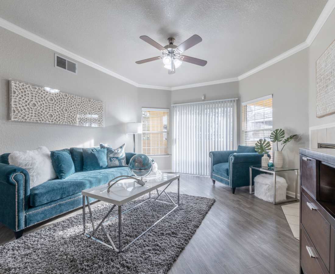 Apartment living room at Oak Brook Apartments in Rancho Cordova, California