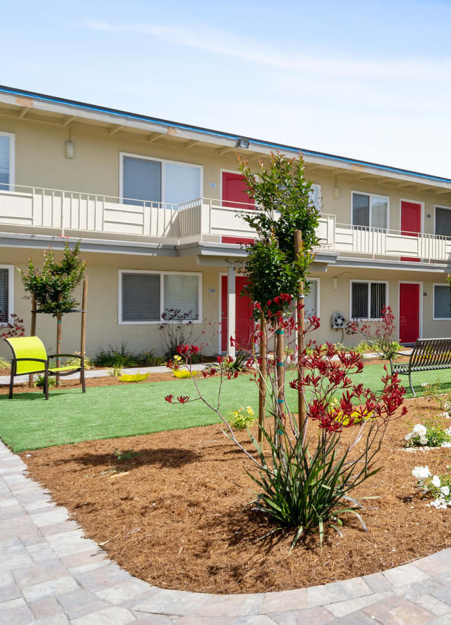Courtyard at Bon Aire Apartment Homes in Castro Valley, California