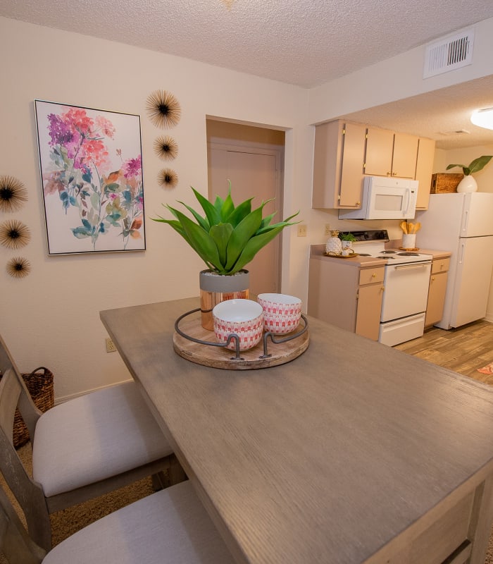 Dining area at Summerfield Place Apartments in Oklahoma City, Oklahoma