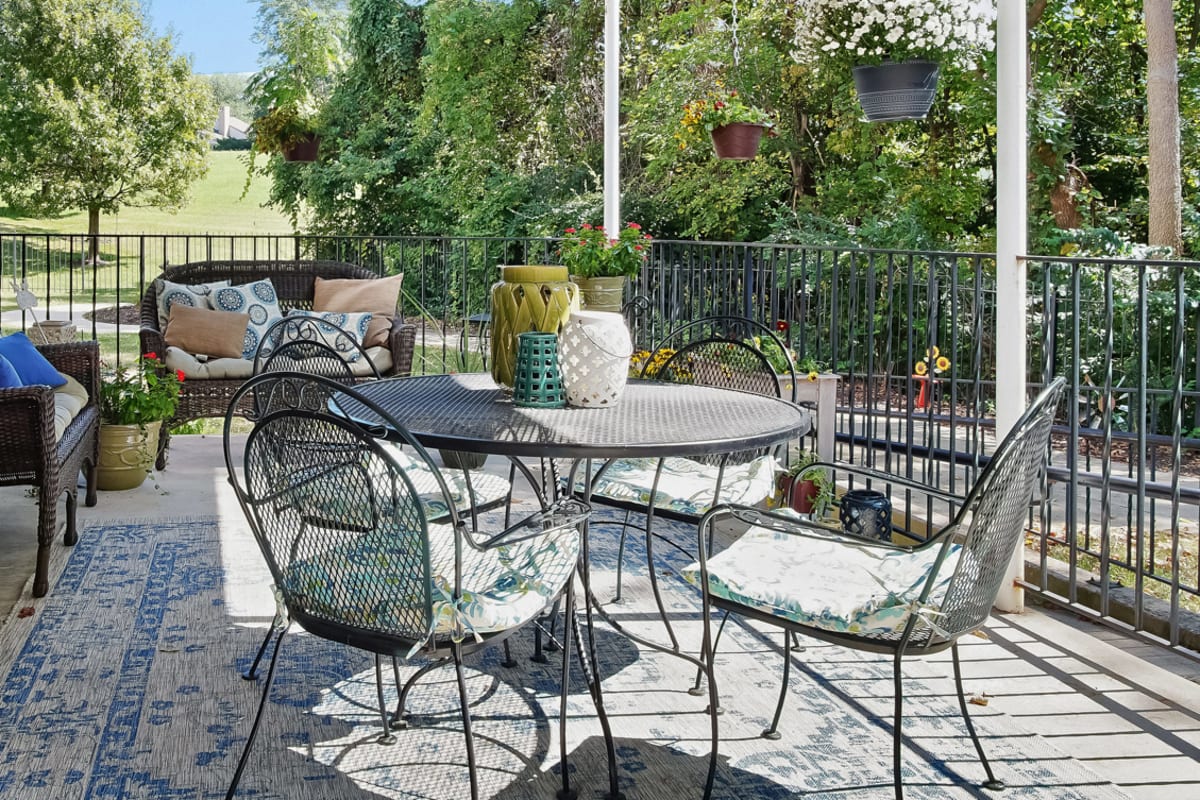 Outdoor patio seating at Preston Place in Sherman, Texas