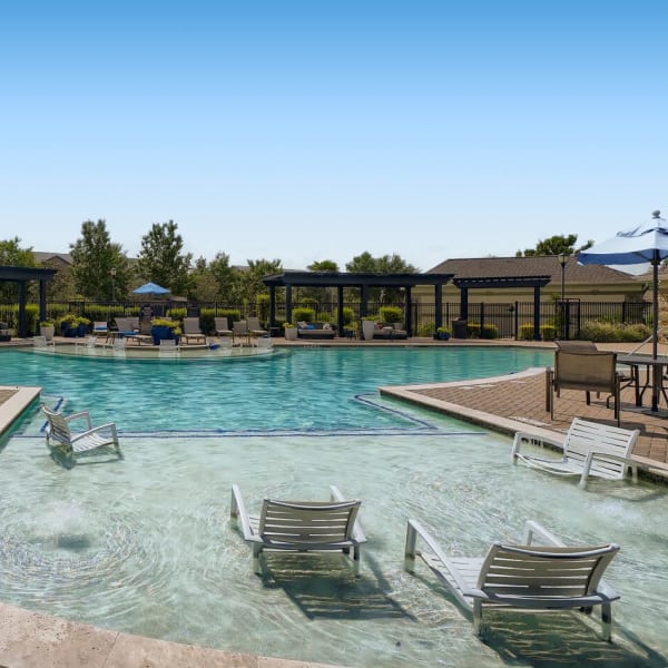 Grand Villas Apartments offers a wide variety of amenities in Katy, Texas