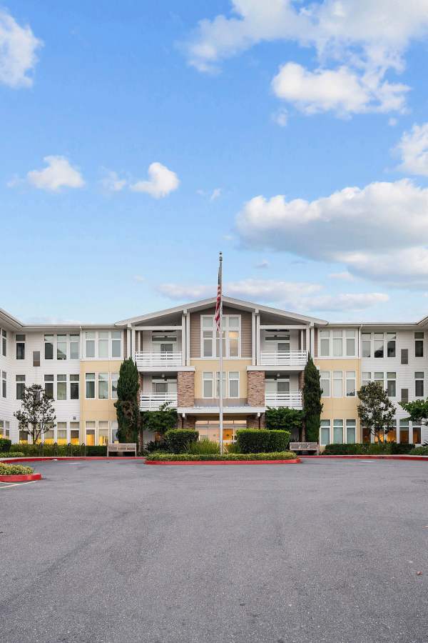Senior living at Merrill Gardens at Huntington Beach in Huntington Beach, California