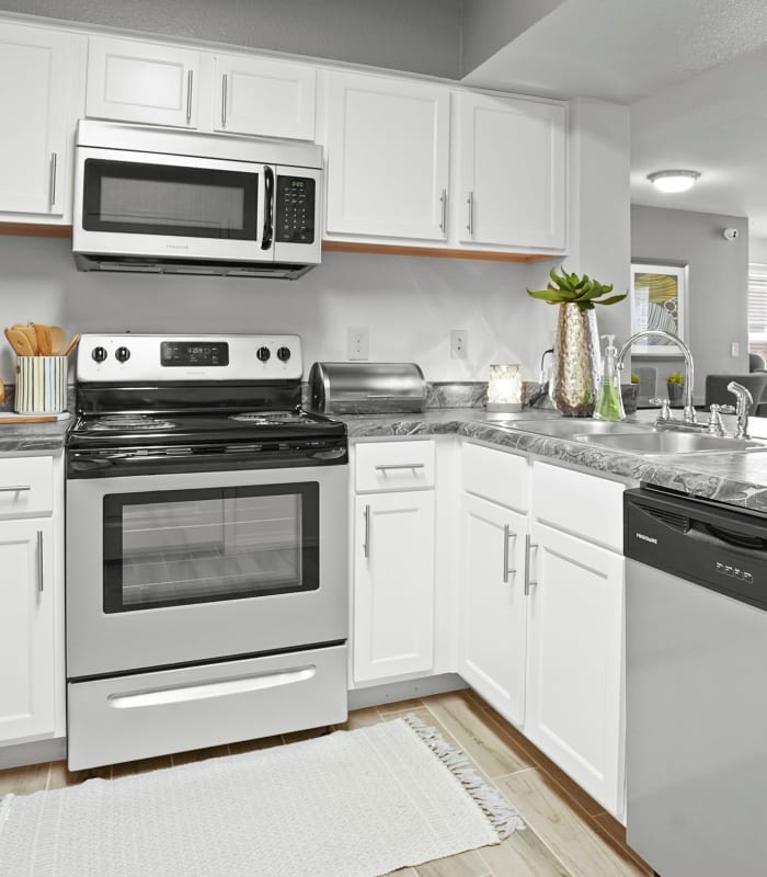 Kitchen with granite countertops at Scissortail Crossing Apartments in Broken Arrow, Oklahoma