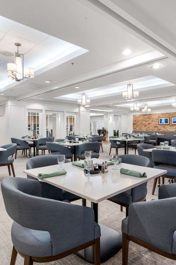Dining room at Merrill Gardens at Huntington Beach in Huntington Beach, California
