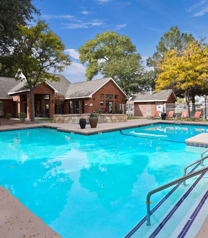 Large swimming pool at Shadow Ridge Apartments in El Paso, Texas