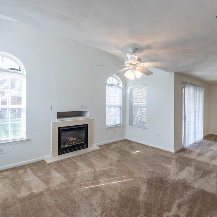 Spacious apartment with firplace at Magnolia Chase, Virginia Beach, Virginia