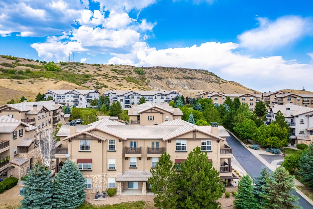 Exterior of Montrachet Apartment Homes with mountains in the background in Lakewood, Colorado