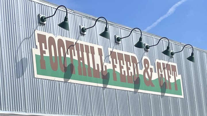 Foothill Feed and Gifts (Loomis, CA)