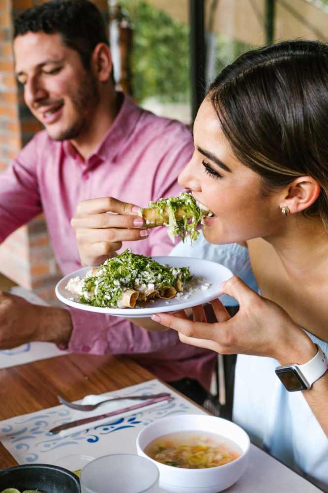 Couple having lunch at Tribecca Pointe Apartments in Hurst, Texas