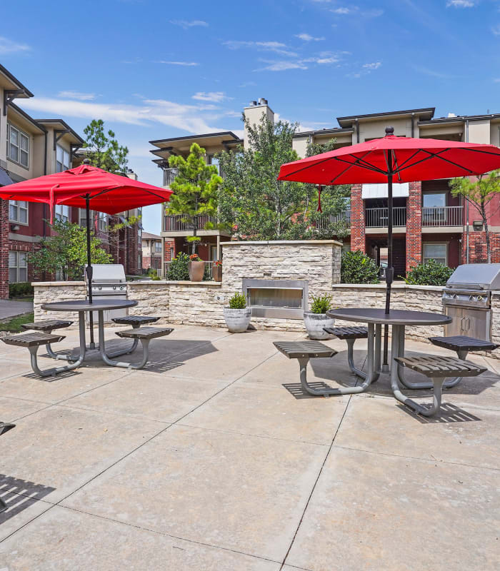 the Outdoor umbrella seating with bbq at The Reserve at Elm in Jenks, Oklahoma
