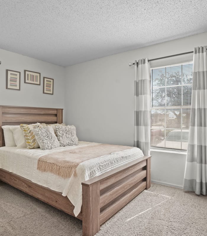 the Spacious carpeted bedroom at Hunter's Ridge in Oklahoma City, Oklahoma