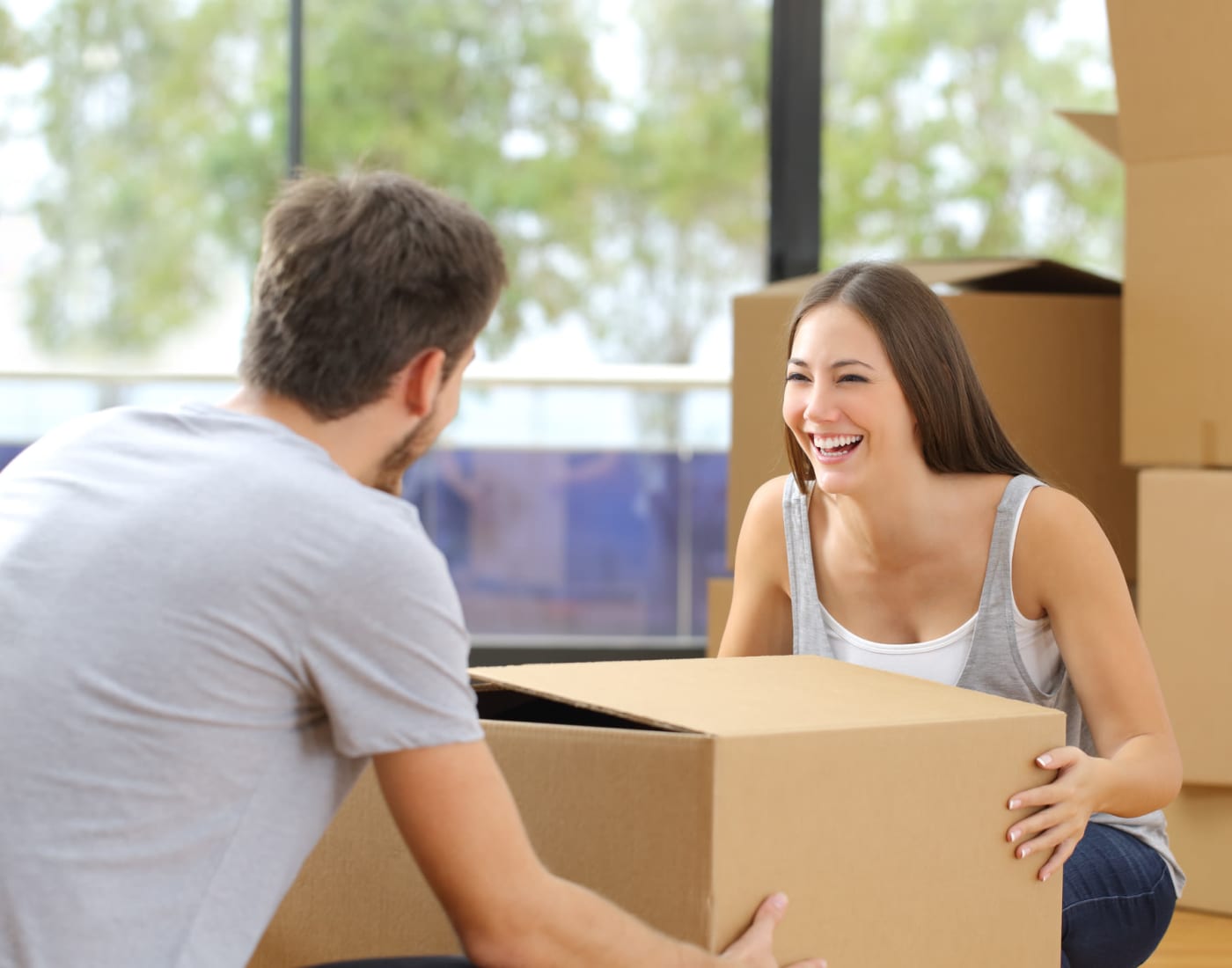 Couple packing using supplies from Midgard Self Storage in Greenville, South Carolina