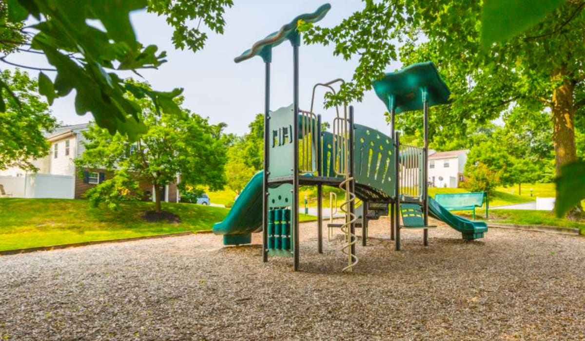 Photos of Rockside Park Towers Apartments in Bedford Heights, OH