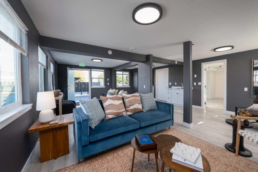 Community space with Business Center and Free WiFi at Pinnacle Point Apartments in Fife, Washington